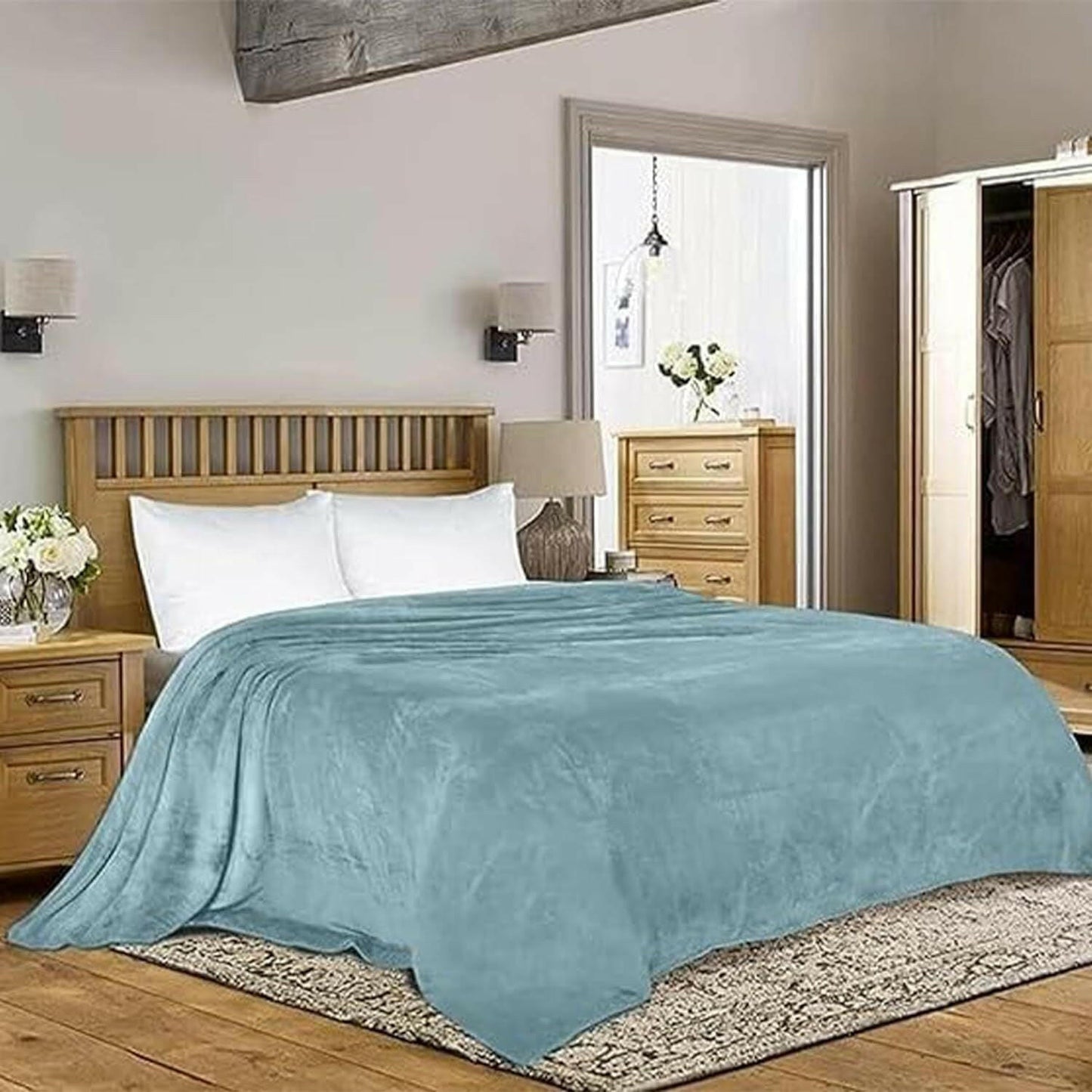 Yanek Polyester Micromink Sherpa Blanket FACTORY DIRECT PRICES CALL NOW +971 50 167 6469 DNYWHOLESALE.
